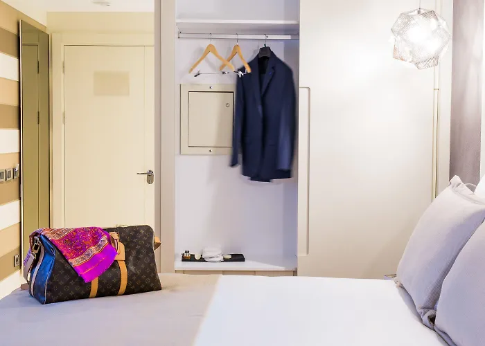 Hotel Maroon Pera 3*