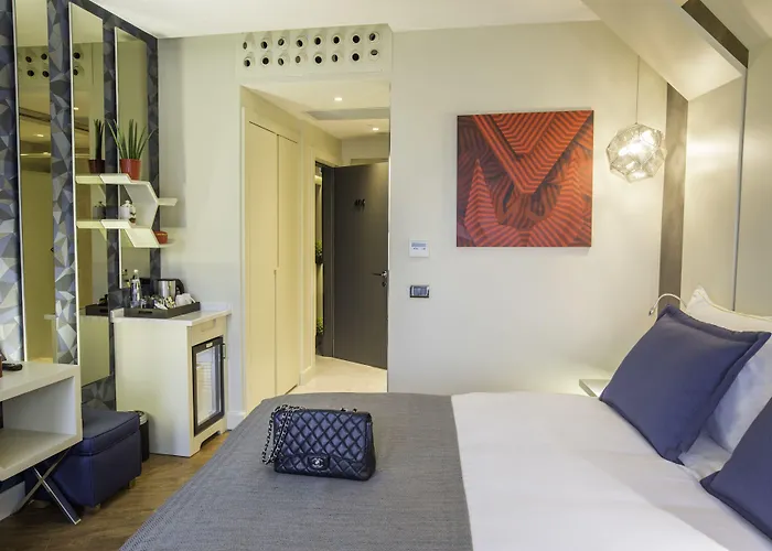 Hotel Maroon Pera 3*