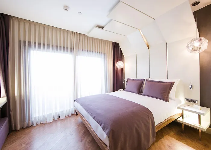 Hotel Maroon Pera 3*