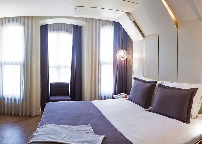 Maroon Pera Hotel 3*