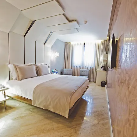 Maroon Pera Hotel 3*