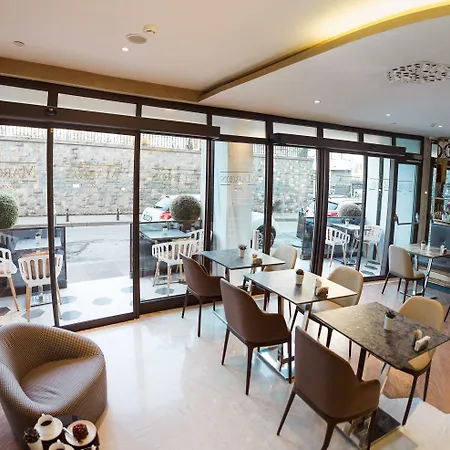 마룬 페라 호텔 3*