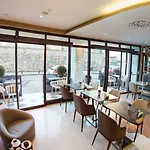 마룬 페라 호텔 3*