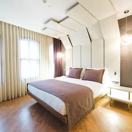 Maroon Pera Otel