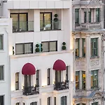 Maroon Pera