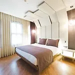 Maroon Pera Hotel