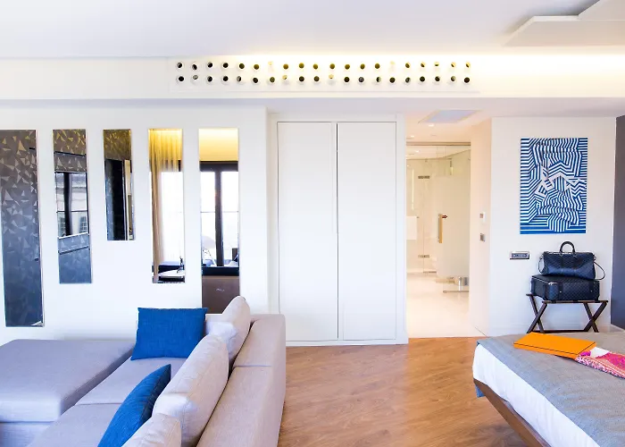 Отель Maroon Pera Стамбул