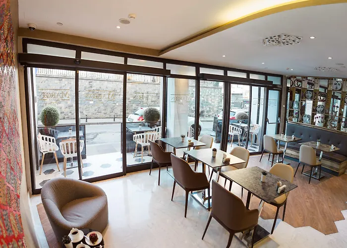 Maroon Pera Отель 3*