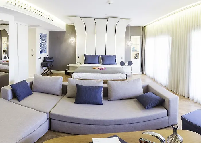 Отель Maroon Pera Стамбул